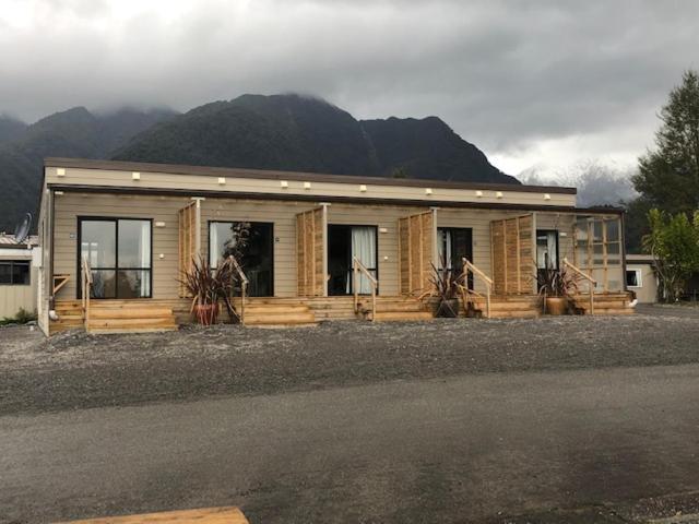 Fox Glacier Top 10 Holiday Park & Motels Exterior photo