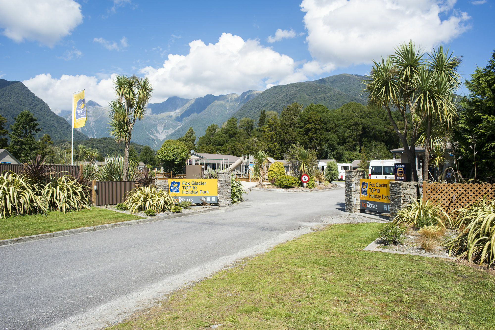 Fox Glacier Top 10 Holiday Park & Motels Exterior photo